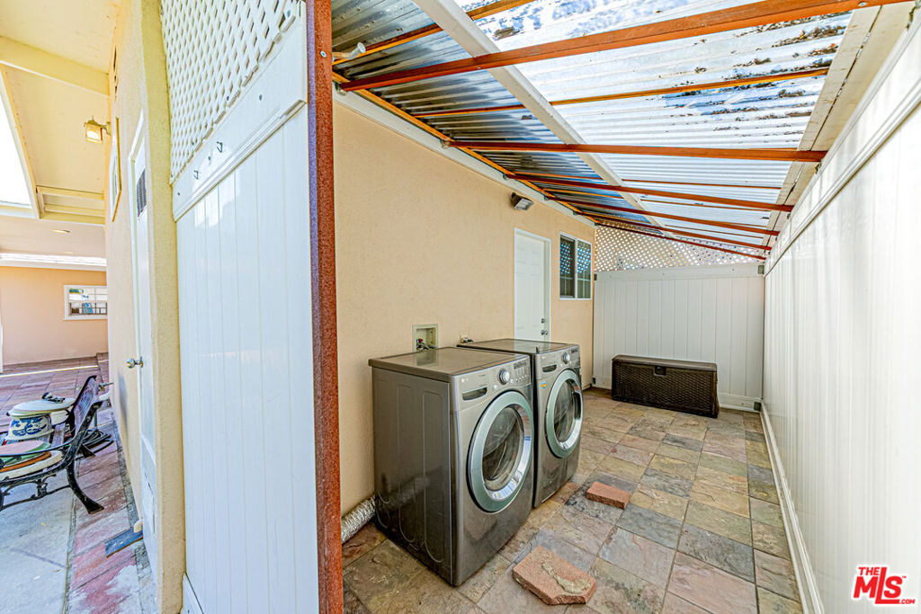 10530 Dolan Avenue Property Photo 21