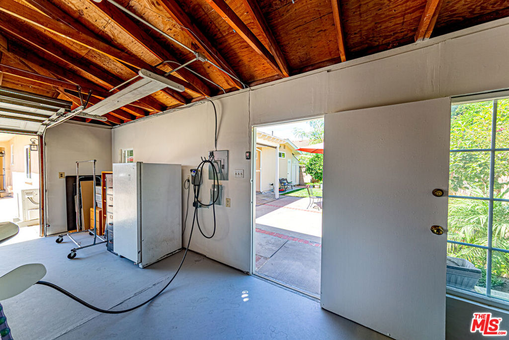 10530 Dolan Avenue Property Photo 27