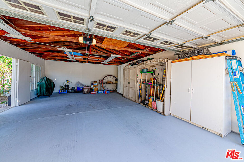 10530 Dolan Avenue Property Photo 28