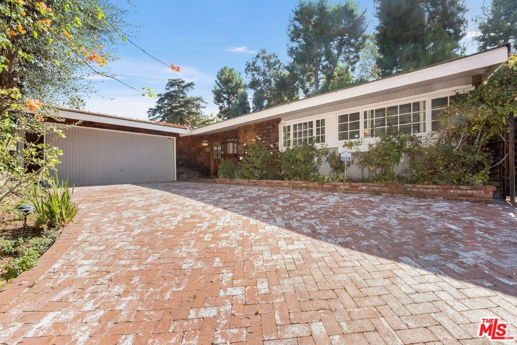 5824 Laramie Avenue Property Photo 1
