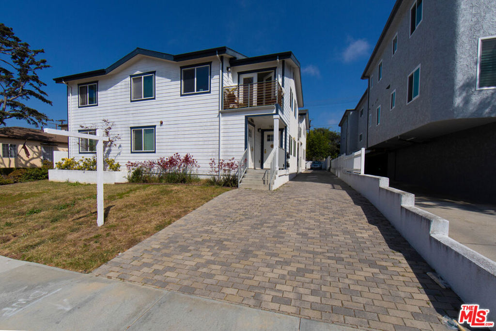 7834 1/2 Flight Avenue Property Photo 1