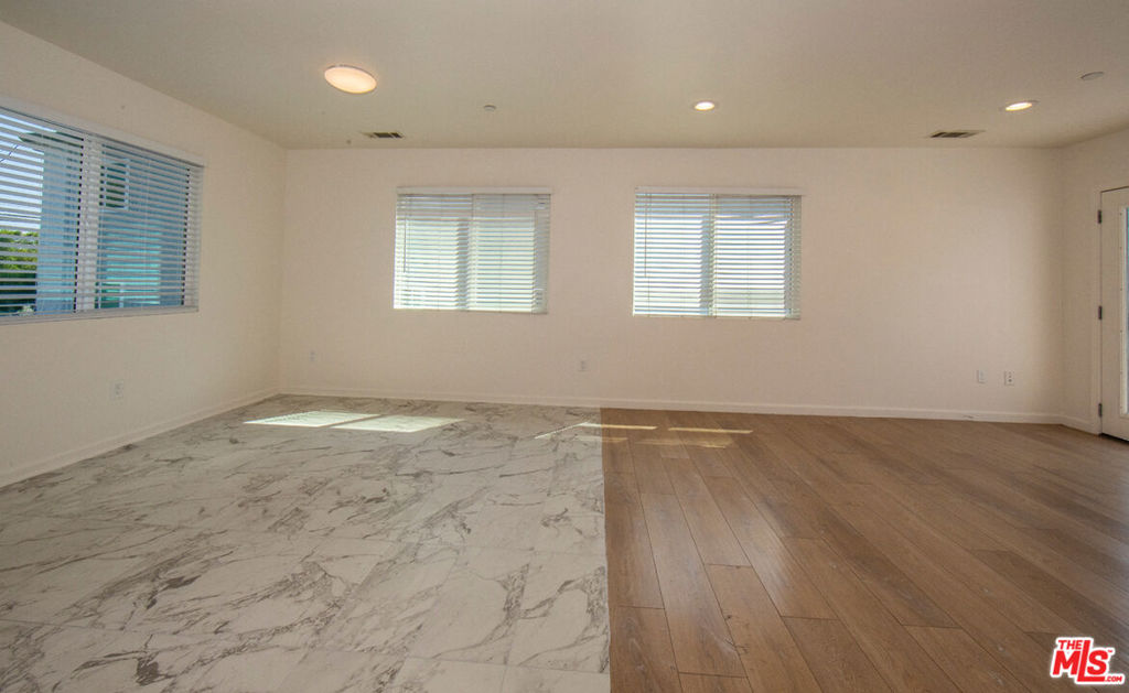 7834 1/2 Flight Avenue Property Photo 14