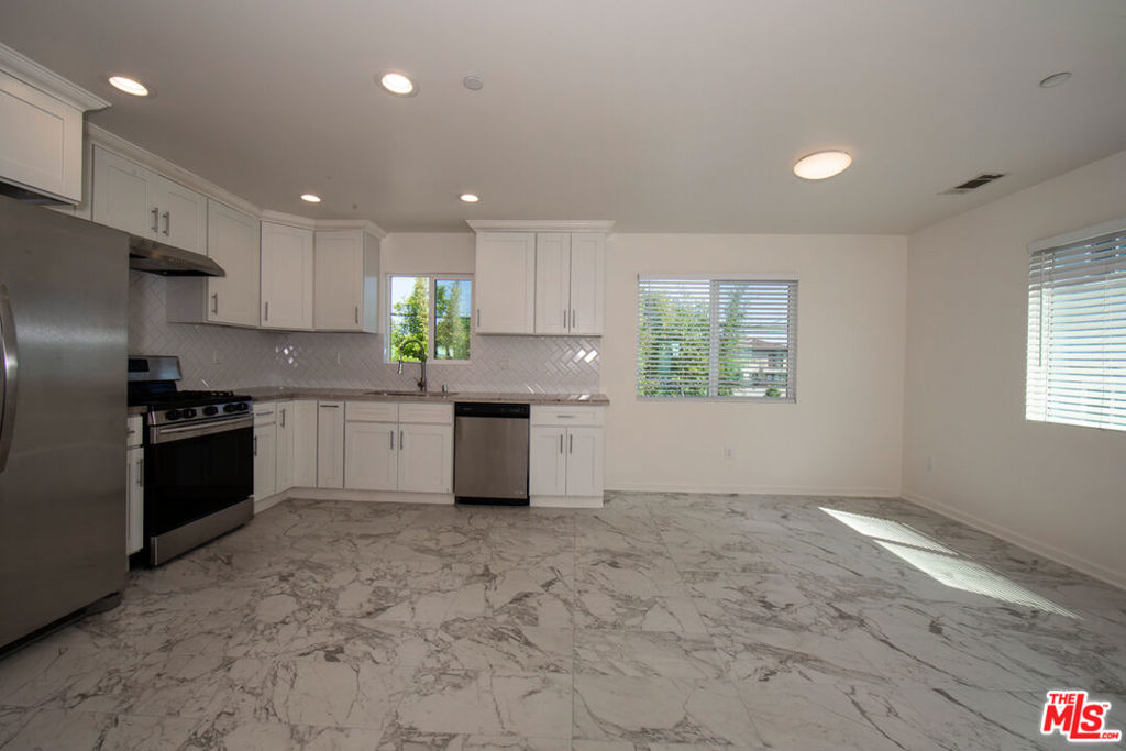 7834 1/2 Flight Avenue Property Photo 21
