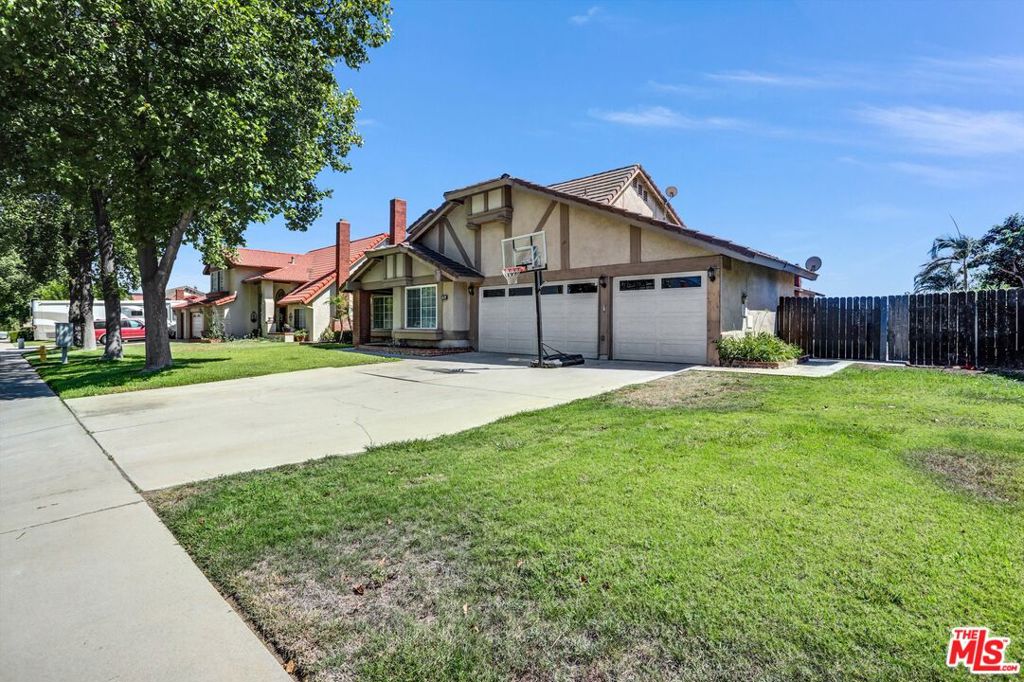 619 W Arbeth Street Property Photo 3
