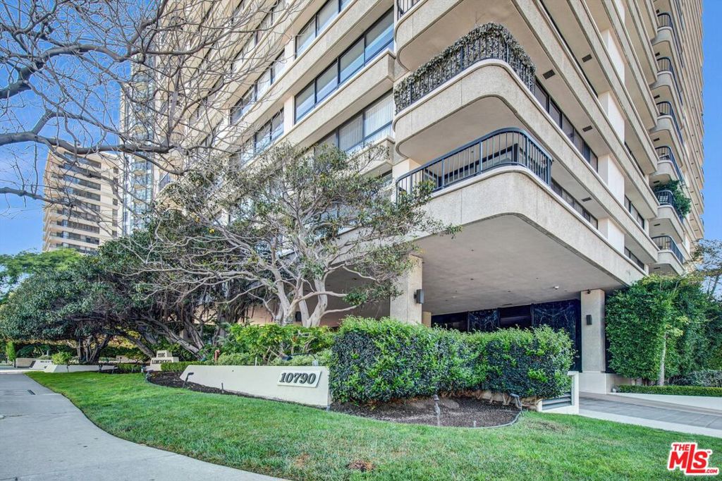 10790 Wilshire Boulevard 404 Property Photo 2