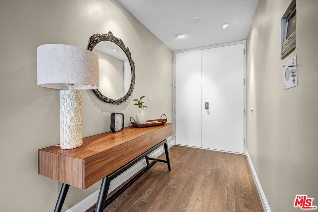 10790 Wilshire Boulevard 404 Property Photo 4