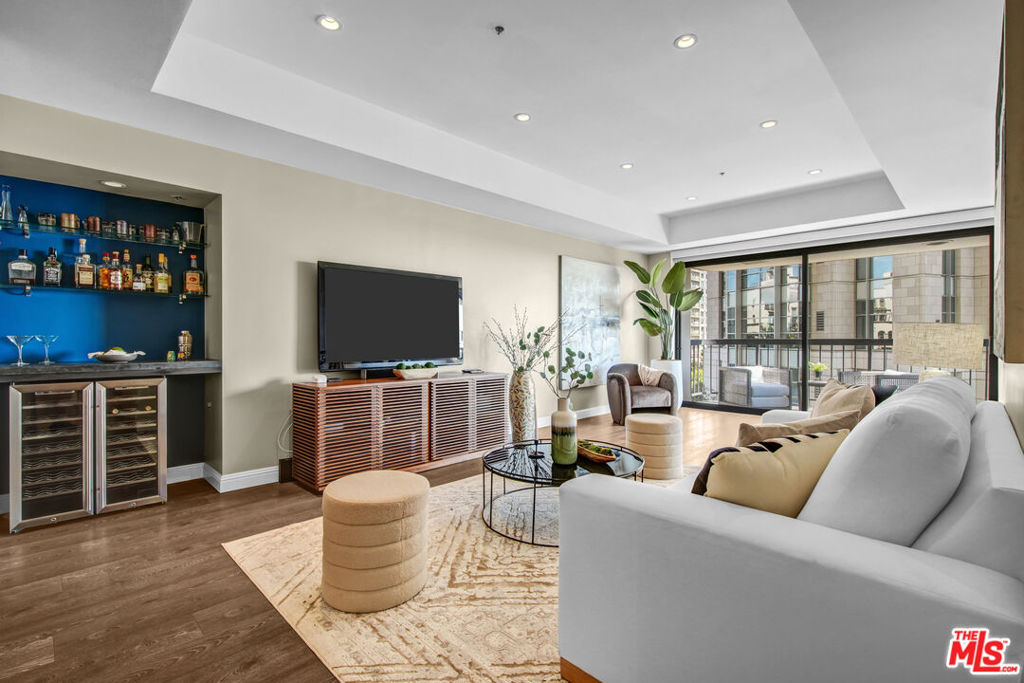10790 Wilshire Boulevard 404 Property Photo 6