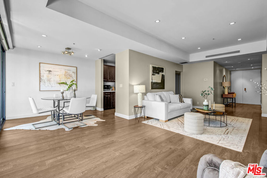 10790 Wilshire Boulevard 404 Property Photo 7