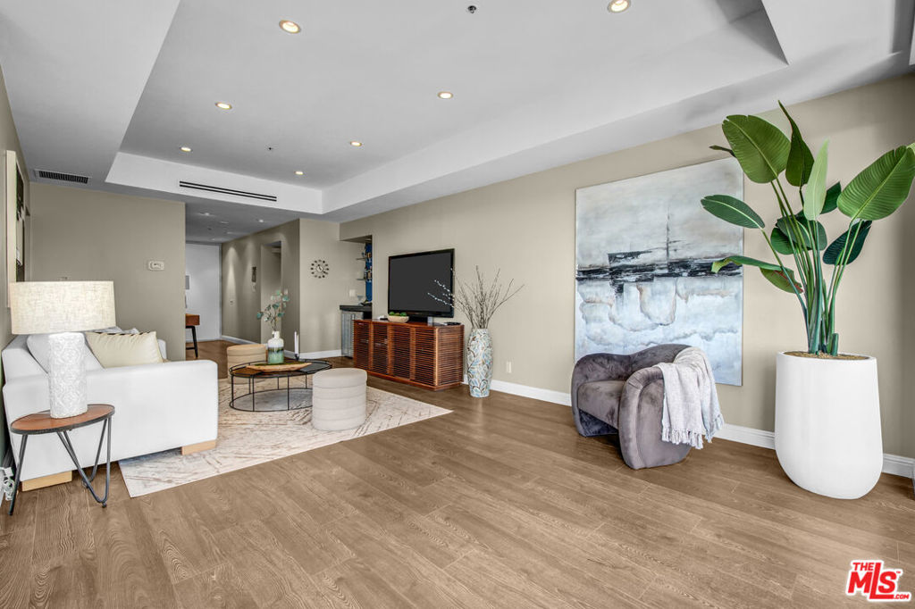 10790 Wilshire Boulevard 404 Property Photo 8