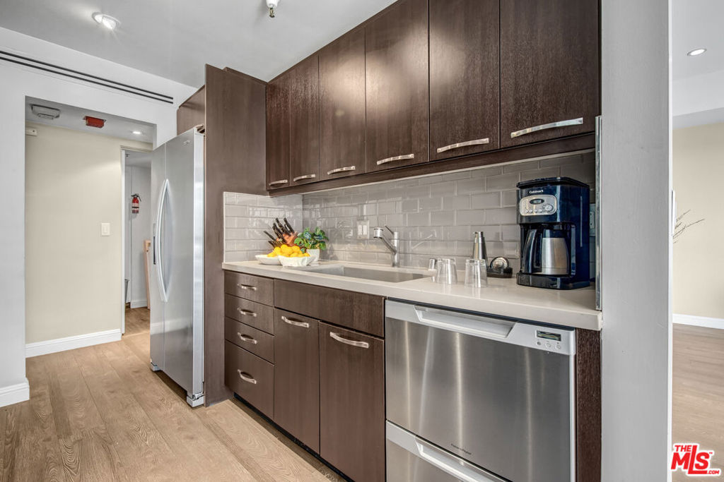 10790 Wilshire Boulevard 404 Property Photo 13