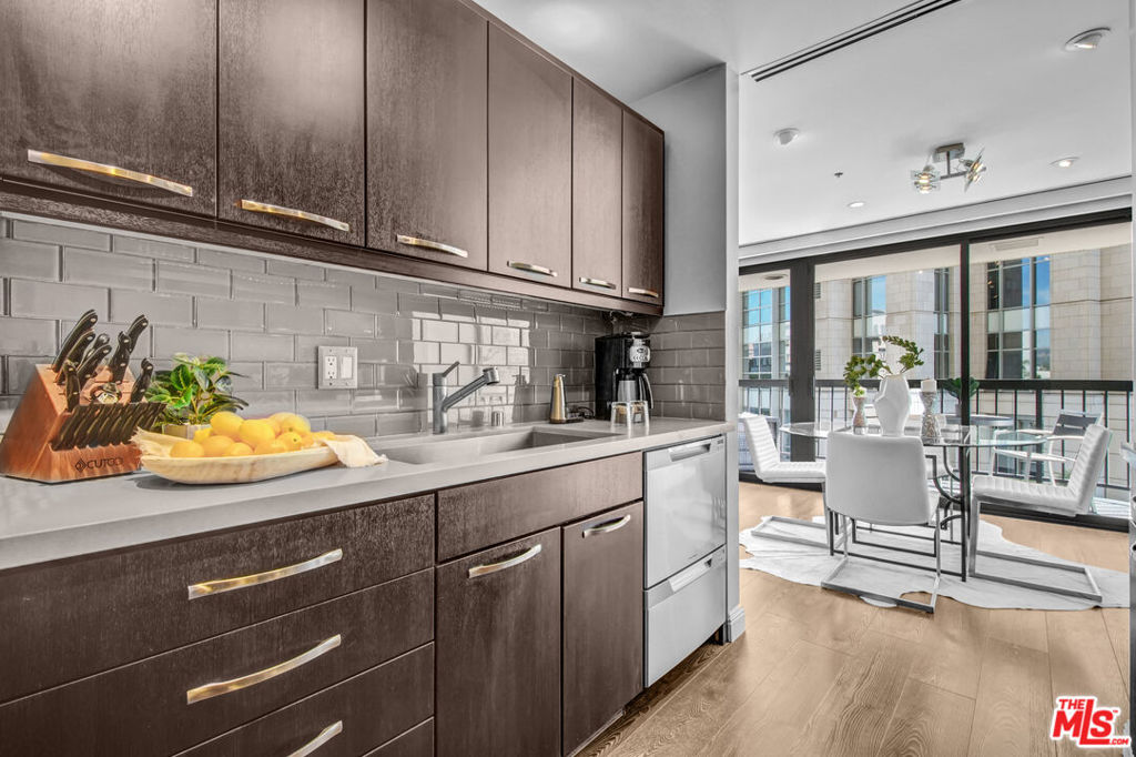 10790 Wilshire Boulevard 404 Property Photo 14