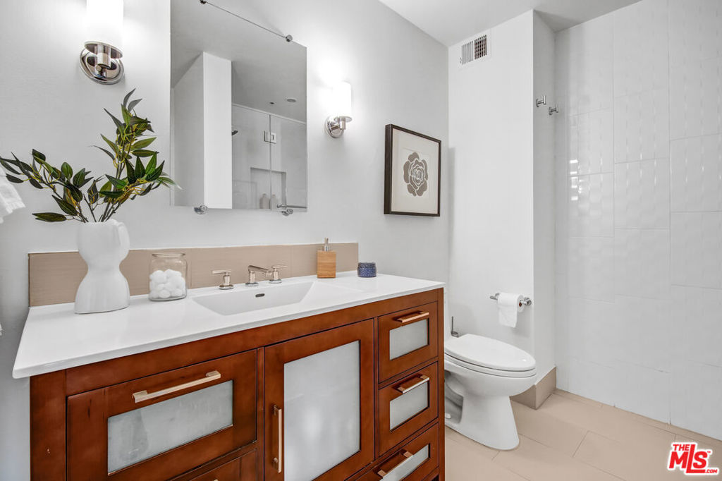10790 Wilshire Boulevard 404 Property Photo 16