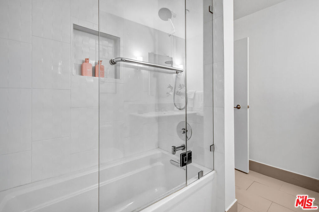 10790 Wilshire Boulevard 404 Property Photo 17