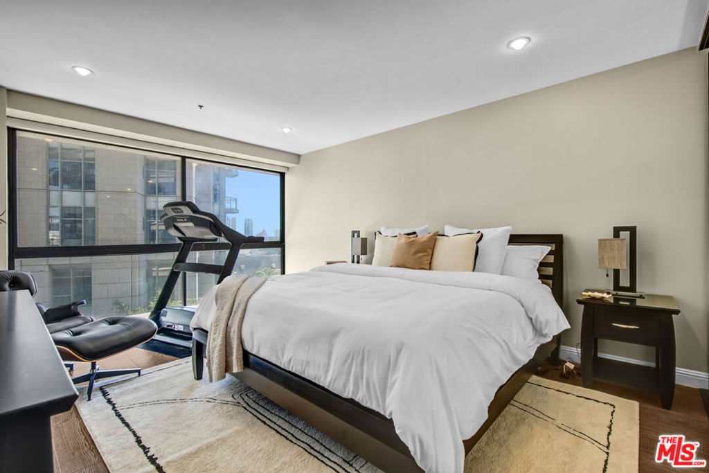 10790 Wilshire Boulevard 404 Property Photo 23