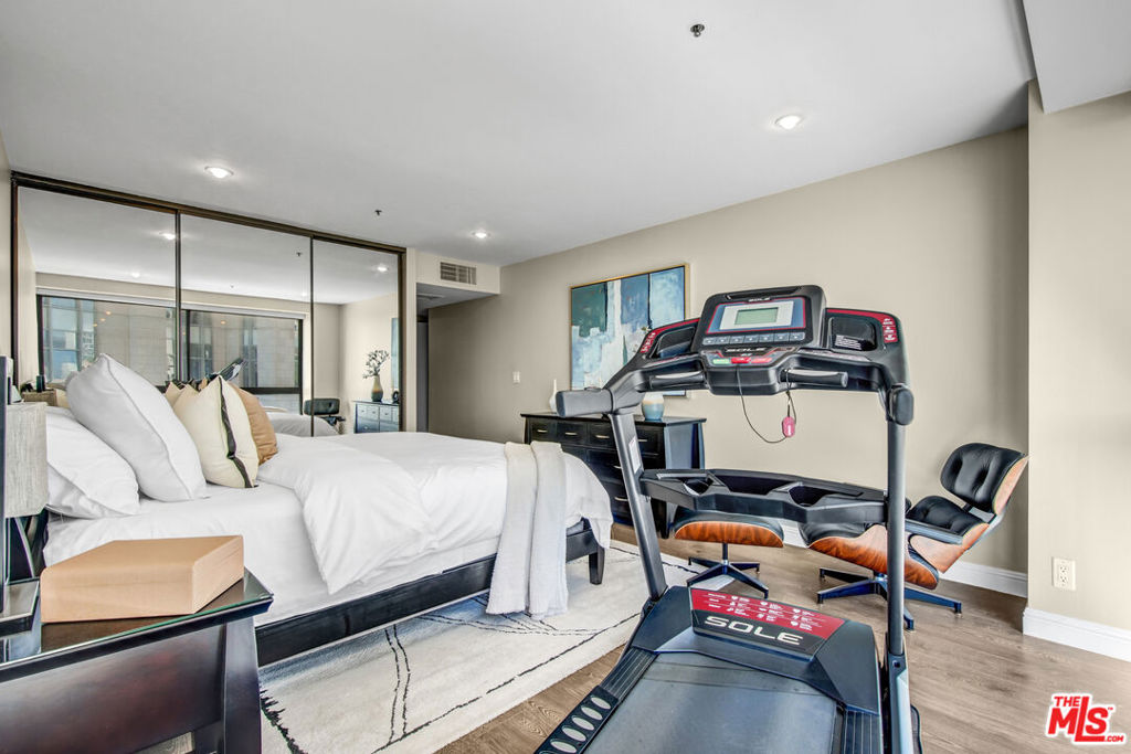 10790 Wilshire Boulevard 404 Property Photo 25