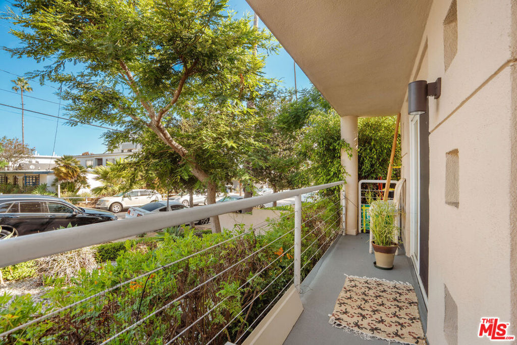 712 Pacific Street Property Photo 5