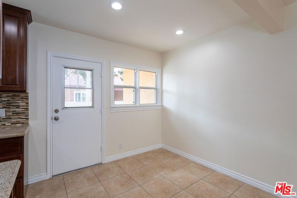 200 W Palmer Avenue C Property Photo 9