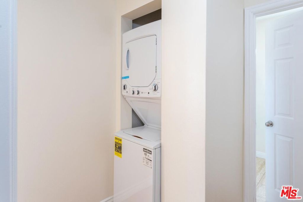 200 W Palmer Avenue C Property Photo 17