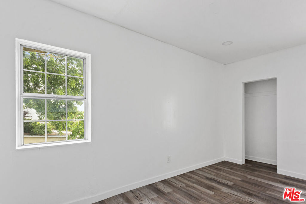 1516 W 11th Place Property Photo 16