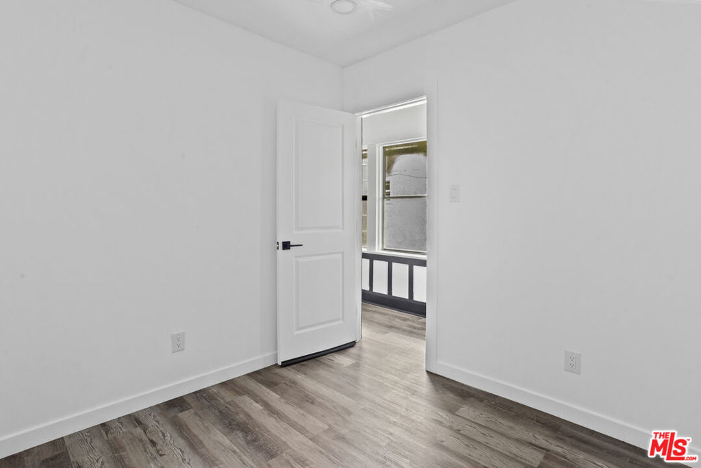 1516 W 11th Place Property Photo 18