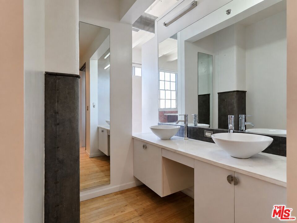 1850 Industrial Street 411 Property Photo 28