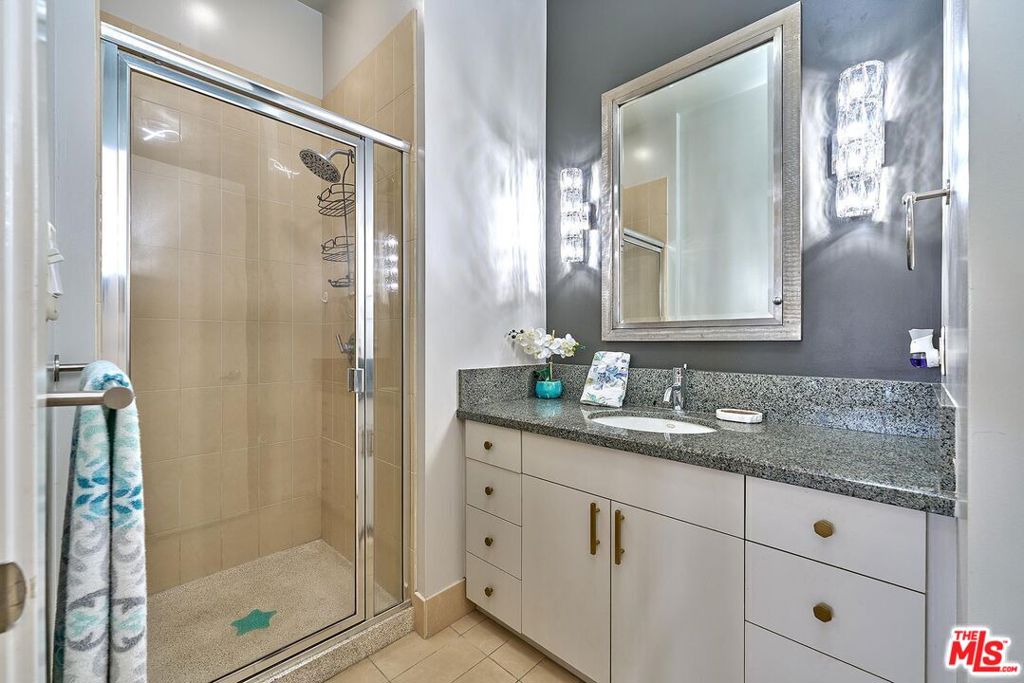 3810 Wilshire Boulevard 408 Property Photo 15