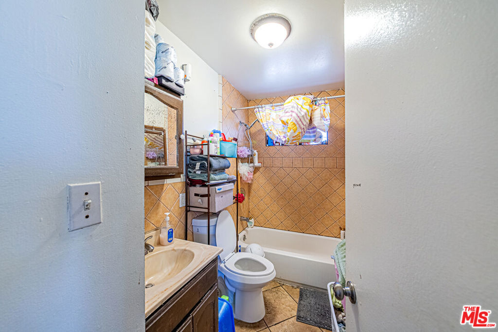 223 E 55th Street Property Photo 14