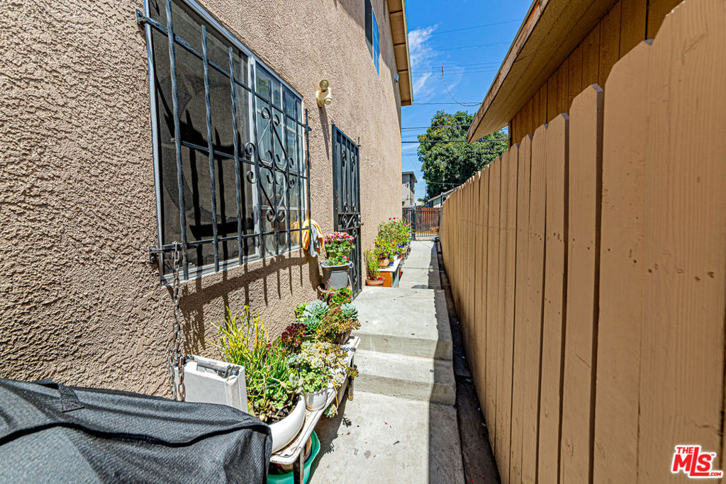 223 E 55th Street Property Photo 15