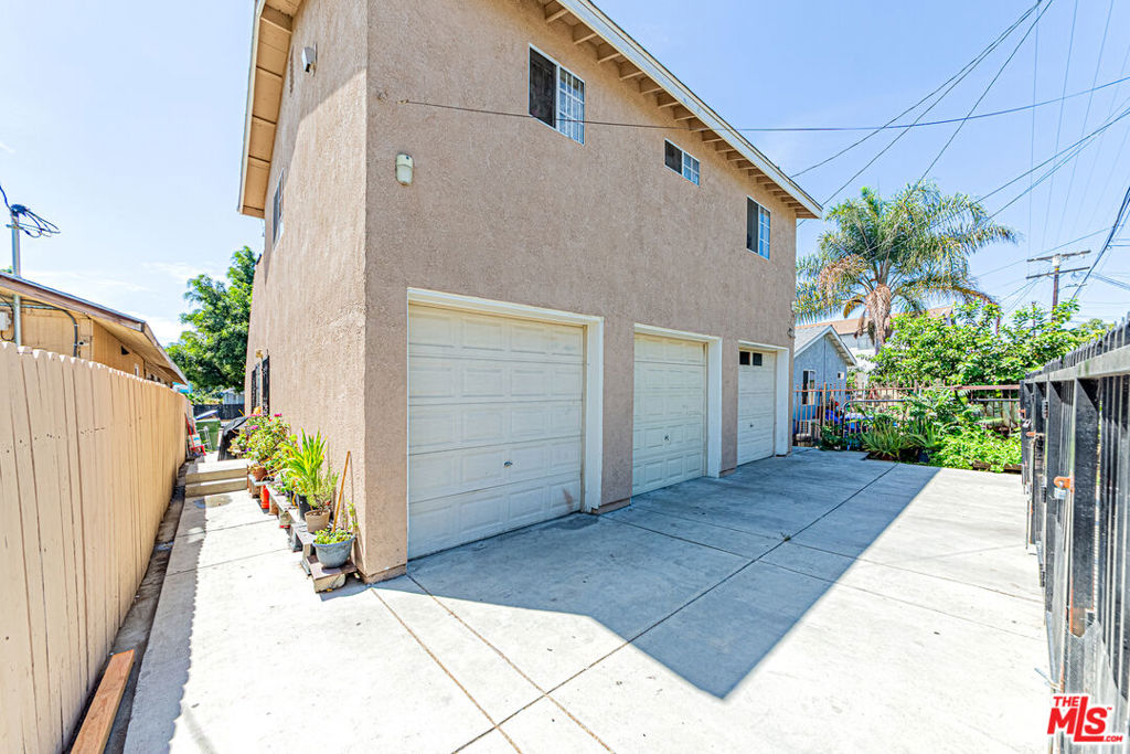 223 E 55th Street Property Photo 16