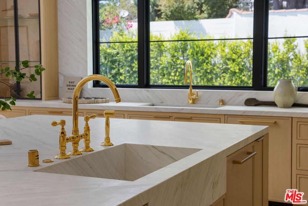 12041 Coyne Street Property Photo 14