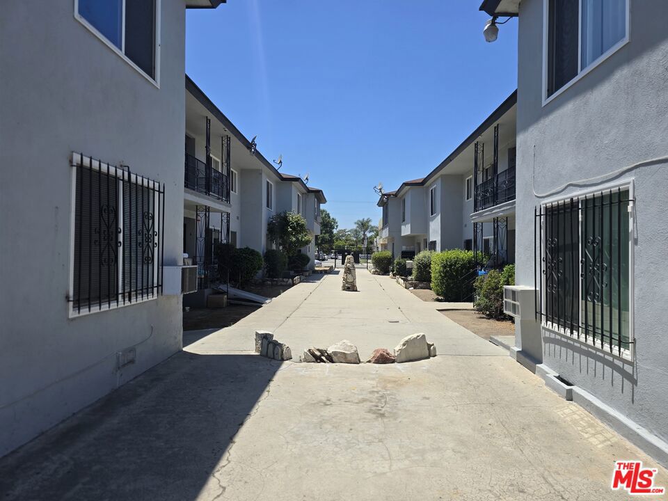 6736 West Boulevard Property Photo 4