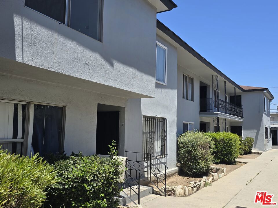 6736 West Boulevard Property Photo 5