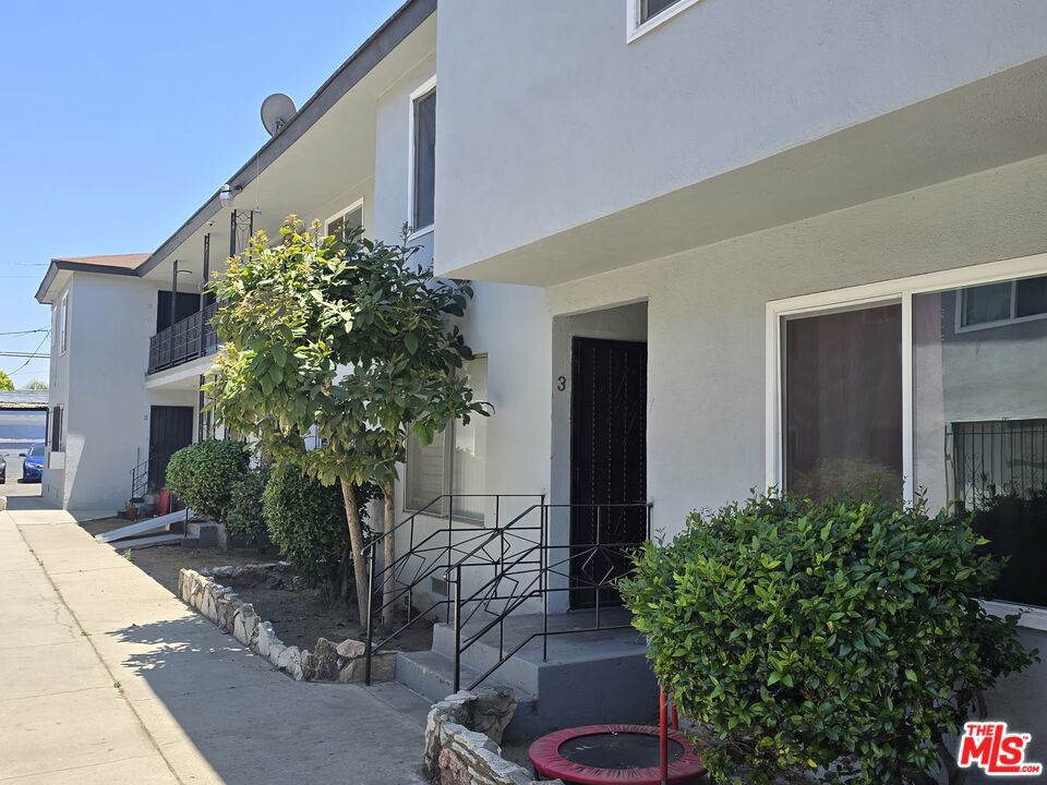 6736 West Boulevard Property Photo 6