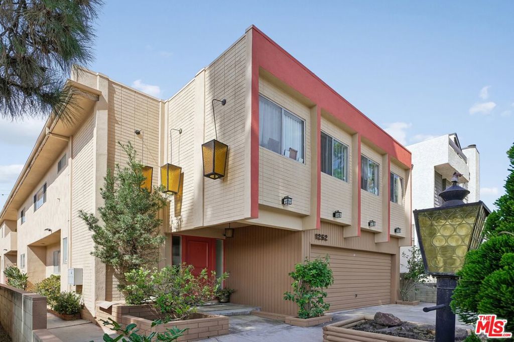 1252 23rd Street Property Photo 1