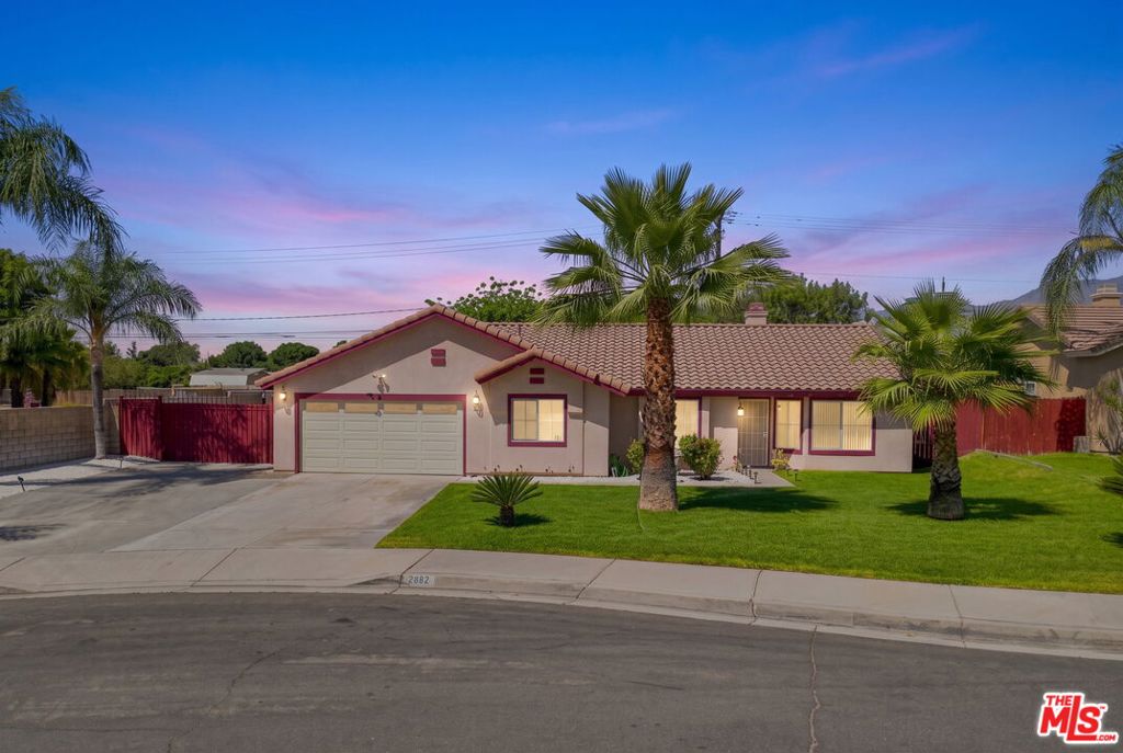 2462 N Lancewood Avenue Property Photo 1