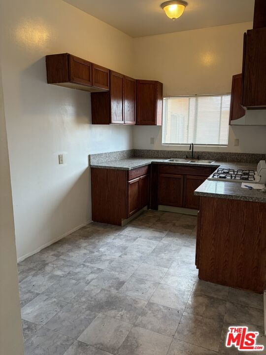 510 W Hyde Park Boulevard 6 & 9 Property Photo 2