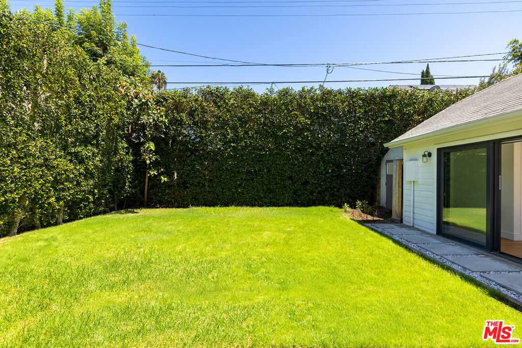 564 N Arden Boulevard Property Photo 20