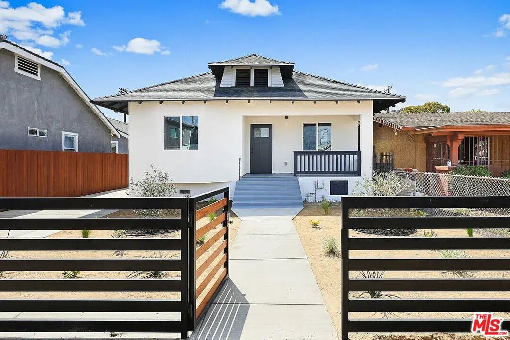 438 E 56th Street Property Photo 1