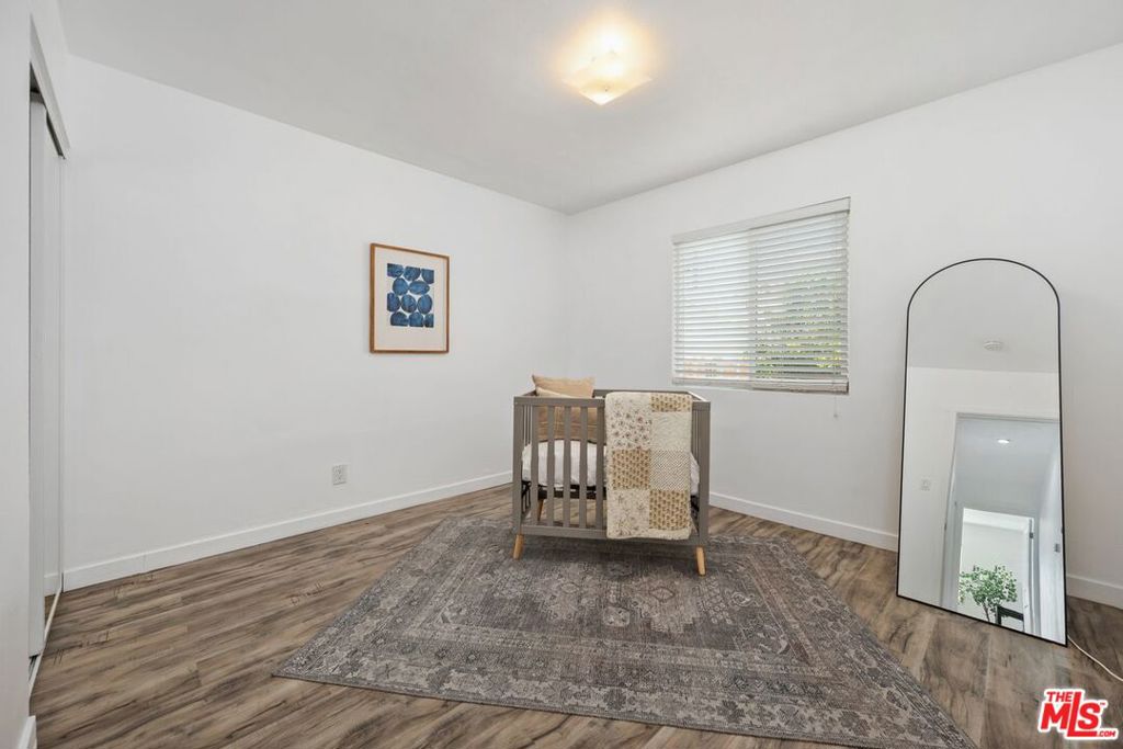 1919 W 65th Place Property Photo 10
