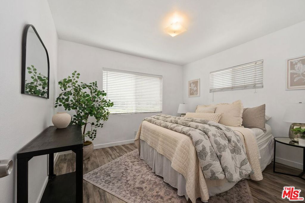 1919 W 65th Place Property Photo 12