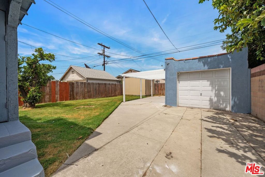 1919 W 65th Place Property Photo 13