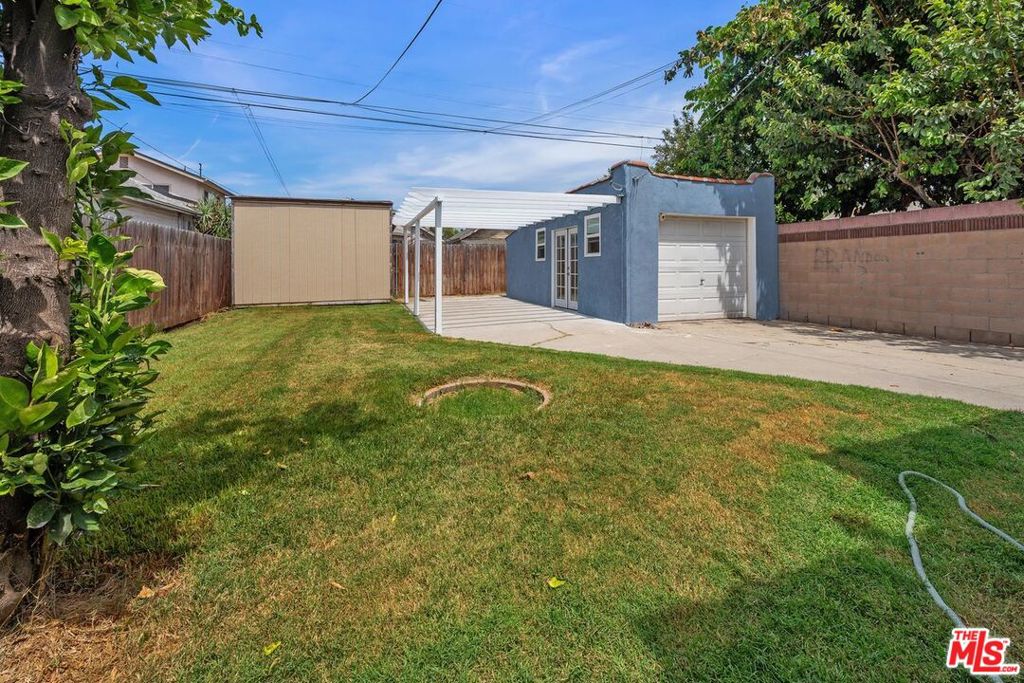 1919 W 65th Place Property Photo 14