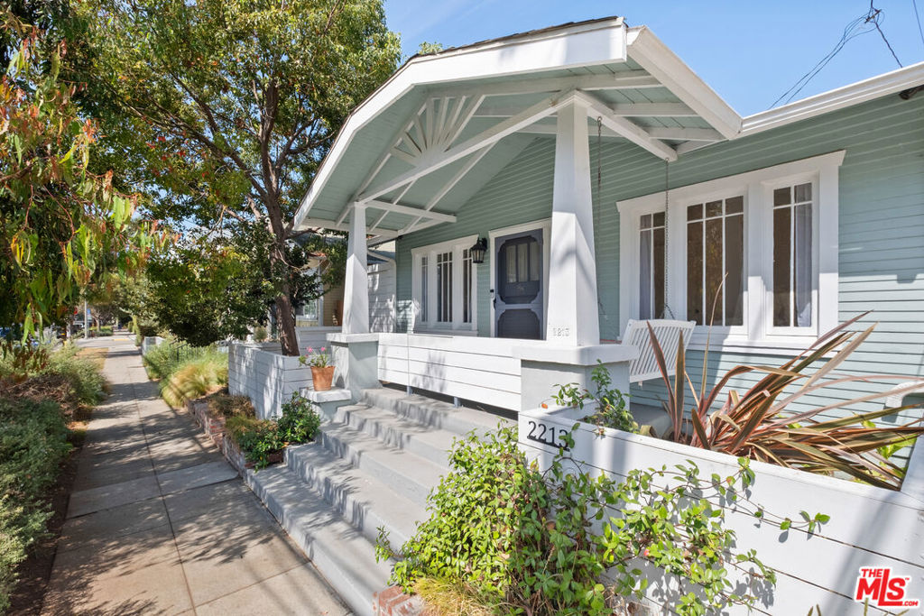 2213 Arizona Avenue Property Photo