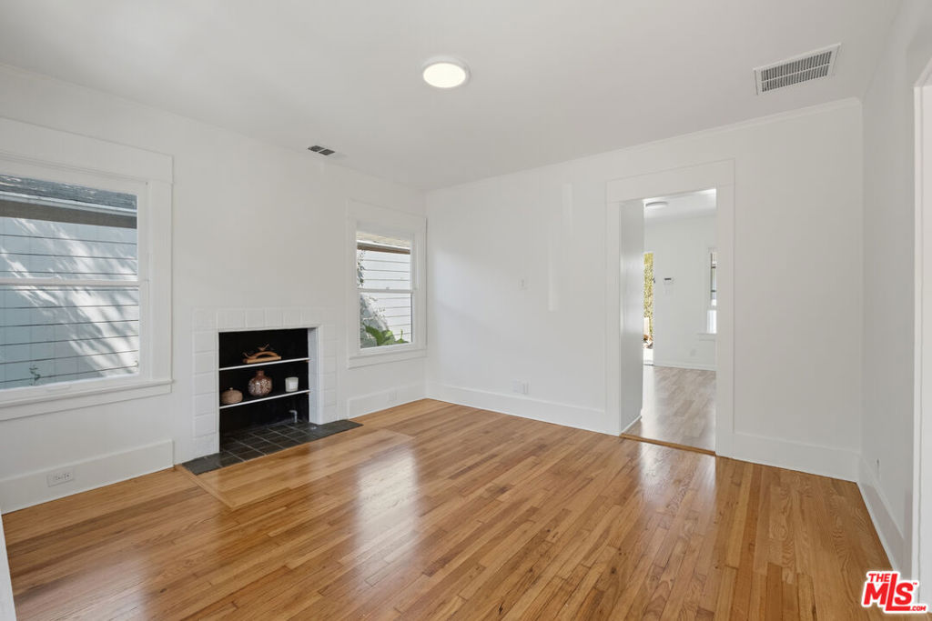 2213 Arizona Avenue Property Photo 3
