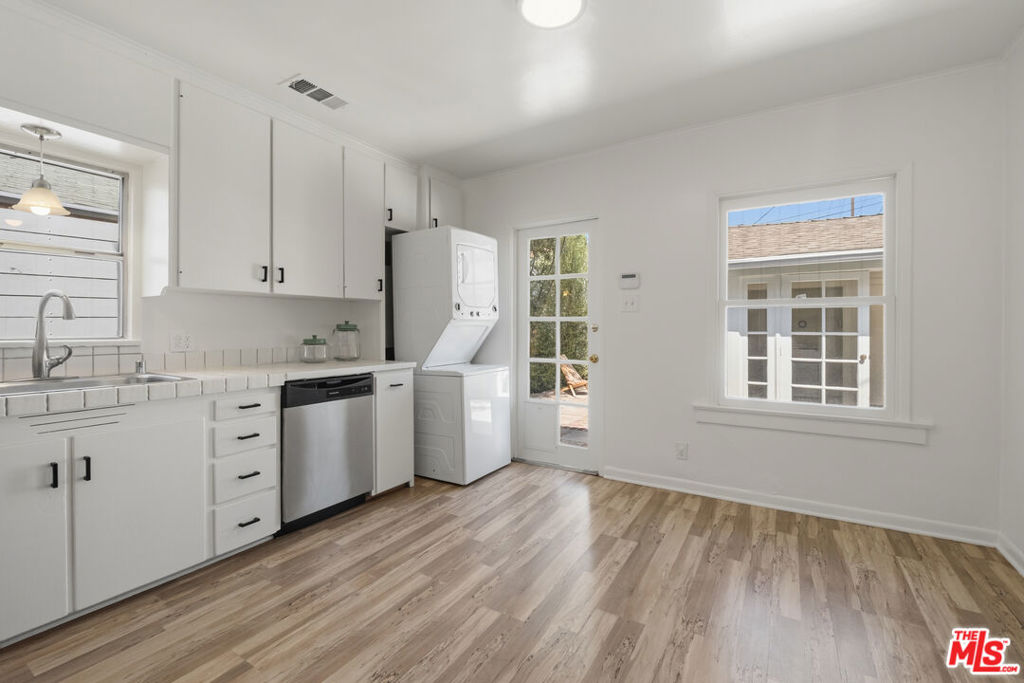 2213 Arizona Avenue Property Photo 6