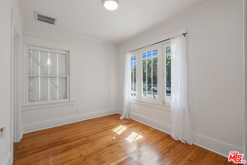 2213 Arizona Avenue Property Photo 7