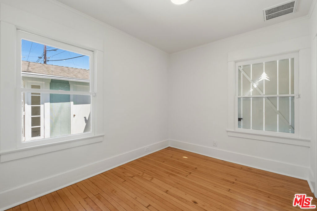 2213 Arizona Avenue Property Photo 9