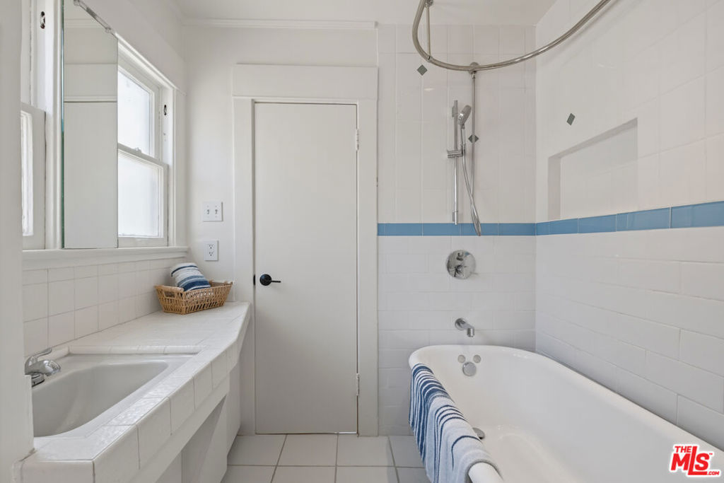 2213 Arizona Avenue Property Photo 11