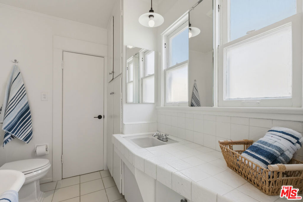 2213 Arizona Avenue Property Photo 12