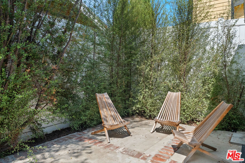 2213 Arizona Avenue Property Photo 14
